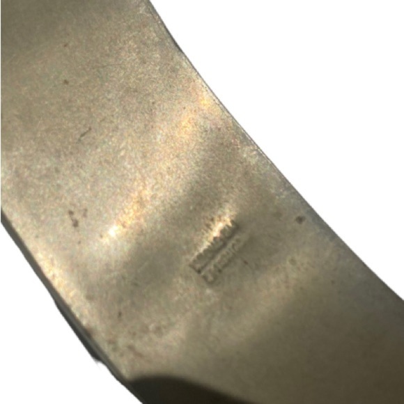 Vintage Alpaca Silver Black Inlaid Mother of Pearl Flower Cuff Bracelet - Picture 3 of 10